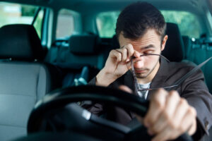 Врач объяснила, почему привычка тереть глаза может испортить зрение