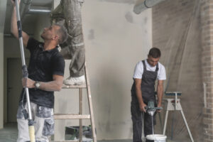 Биолог раскрыла, чем опасно проживание в квартире во время ремонта