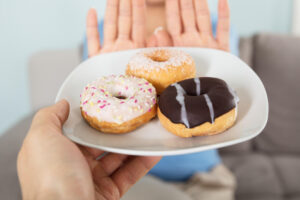 Диетолог назвала два способа отучить себя есть сладкое