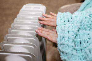 Ледяные руки: какие проблемы со здоровьем скрываются за этим симптомом