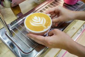 Невролог объяснил, с какого возраста допустимо пить кофе