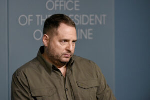 «Ему бежать некуда»: экс-депутат Рады о последствиях увольнения Ермака