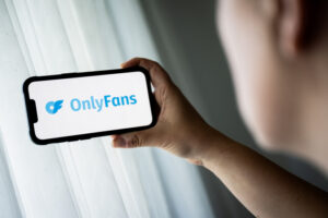 Порномодель и многодетная мать потеряла сон из-за OnlyFans