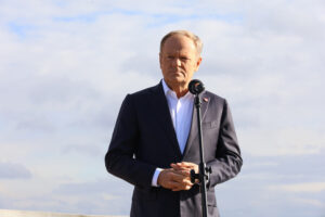 Туск приехал на место подрыва ж/д путей в Польше