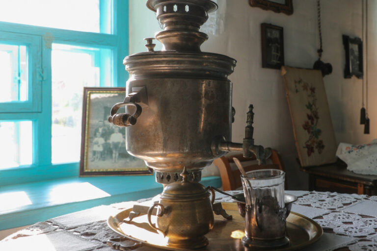 Израильтянина не пустили в европейскую страну из-за российского сувенира