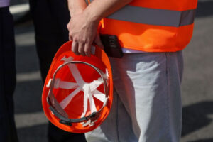 «Паскуды»: озверевший из-за русской музыки одесский депутат прогнал рабочих