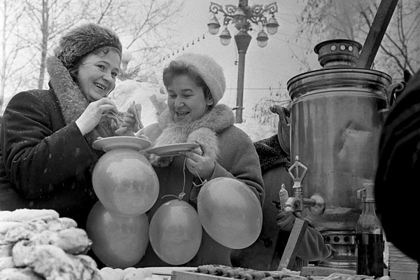 «Так-то, граждане. Лопайте со сметаной»