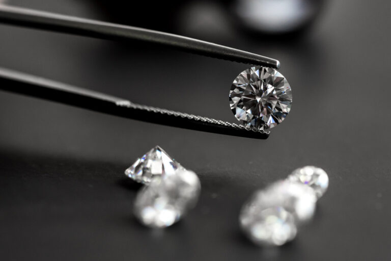 На свалке нашли бриллианты более чем на 2 млн рублей