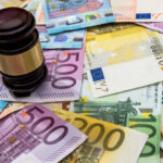 Итальянка 13 лет разживалась деньгами за счет умершей матери