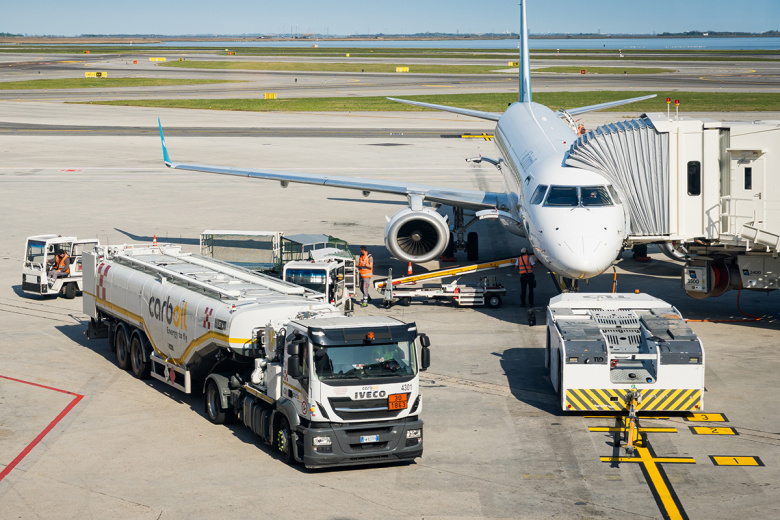 Ряд стран ЕС может полностью лишиться авиатоплива к лету
