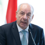 Президент Венгрии подписал закон против самого себя