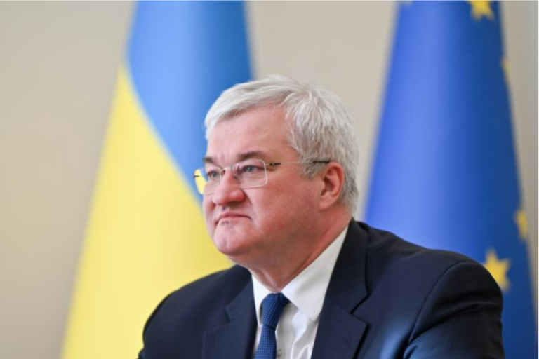 Раскрыто, кто на Украине временно возглавит МИД и Минобороны