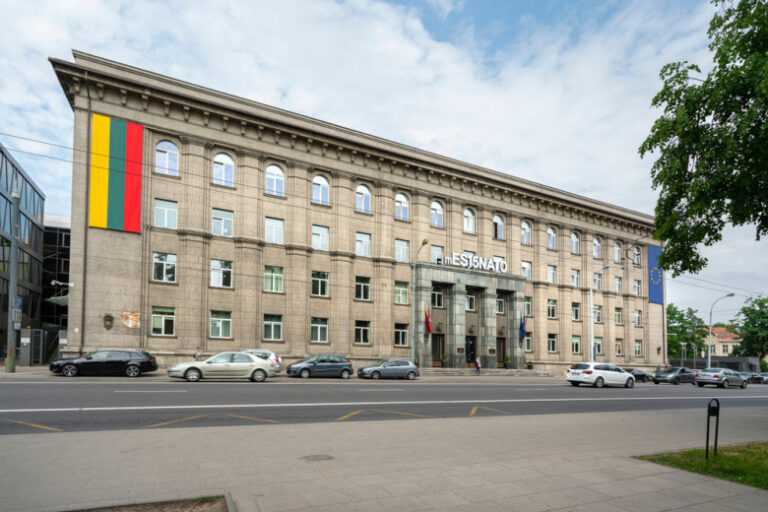 Литва вручит России ноту протеста из-за повреждения посольства в Киеве